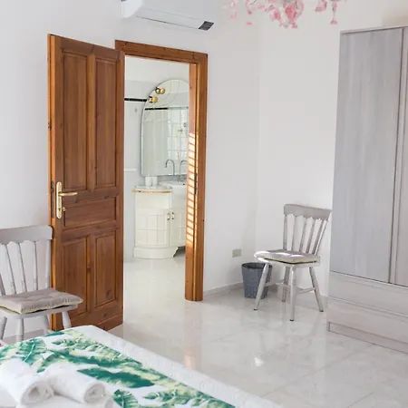 Bed & Breakfast La Quercia Budoni, Tanaunella 3*